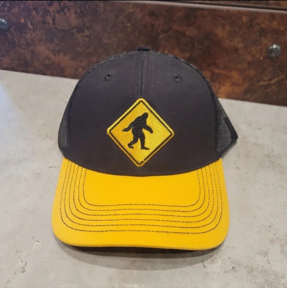 Sasquatch X-ing Mesh Trucker Snapback (adult, unisex)